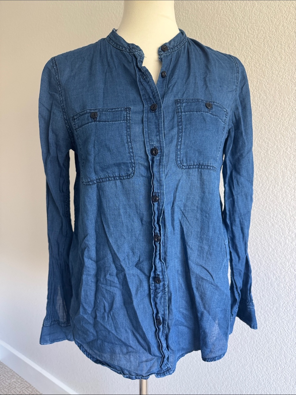 Collarless chambray button up